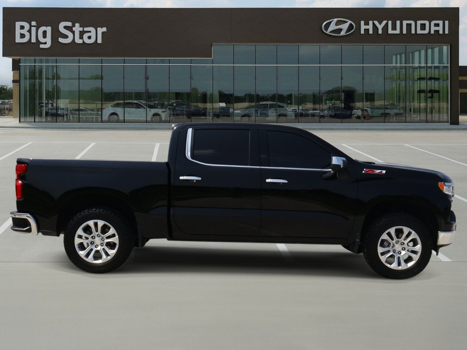 Used 2024 Chevrolet Silverado 1500 LTZ AWD/4WD image 5