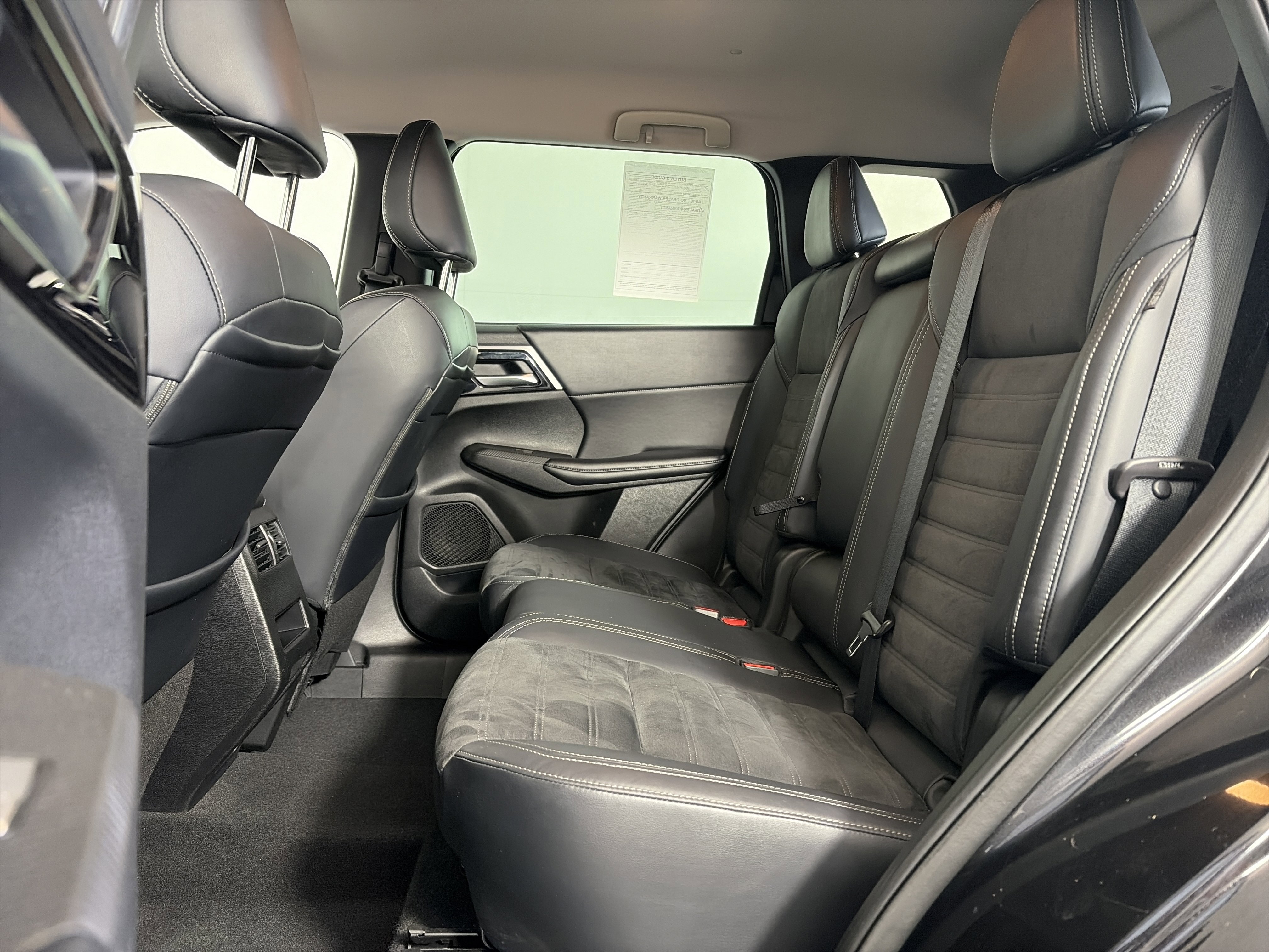 Used 2022 Mitsubishi Outlander SE image 7