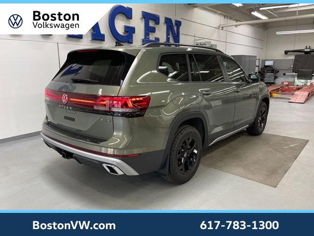 New 2026 Volkswagen Atlas Peak Edition image 4