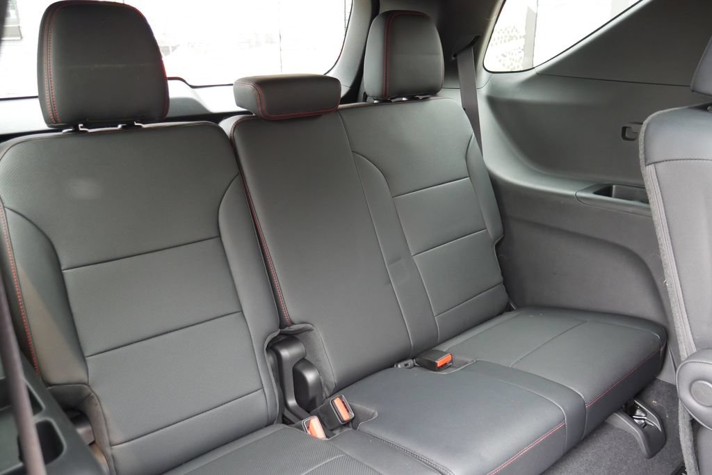 Used 2025 Chevrolet Traverse Z71 w/ Driver Confidence Package AWD/4WD image 16