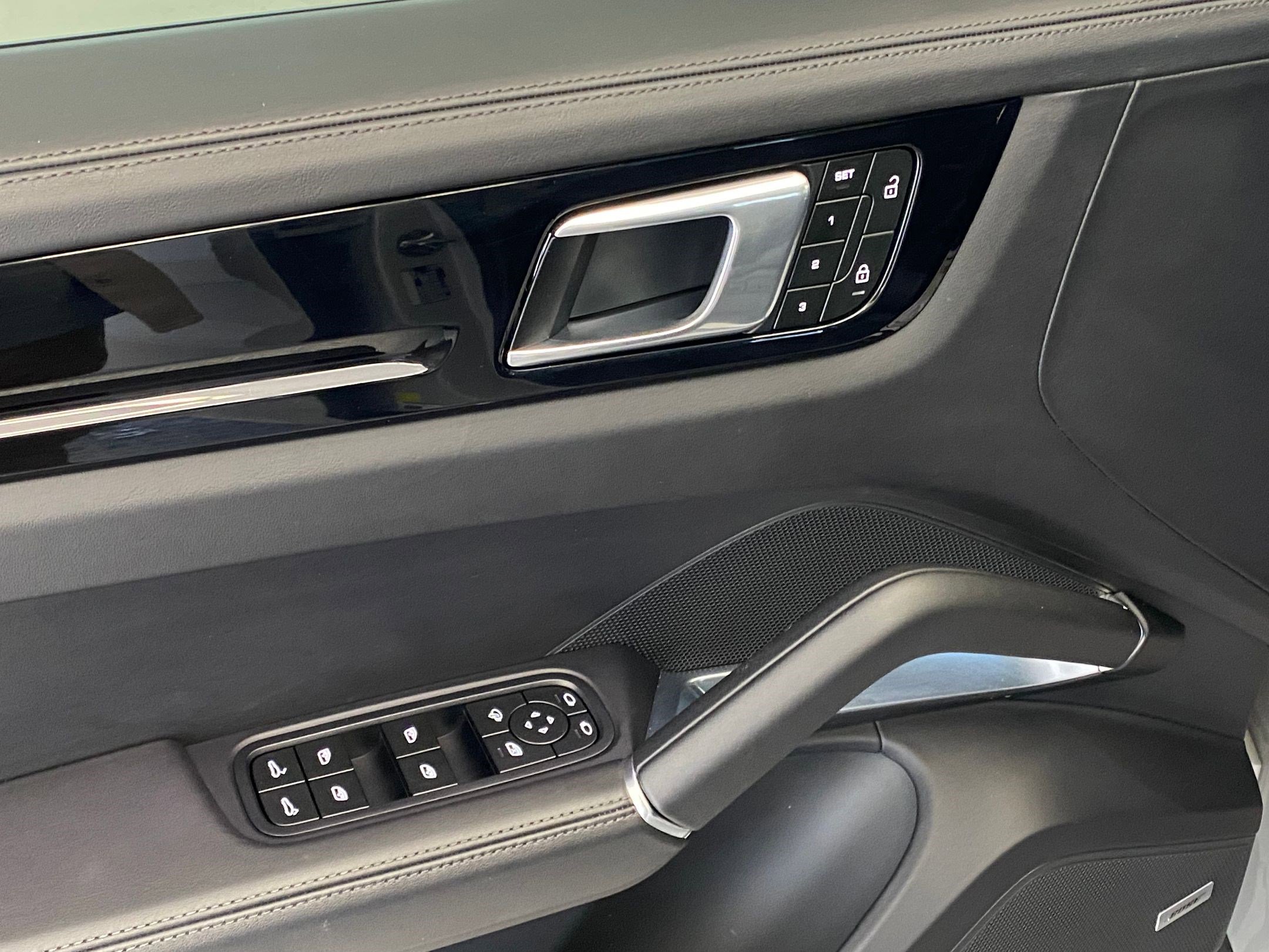 Certified 2023 Porsche Cayenne Turbo image 36