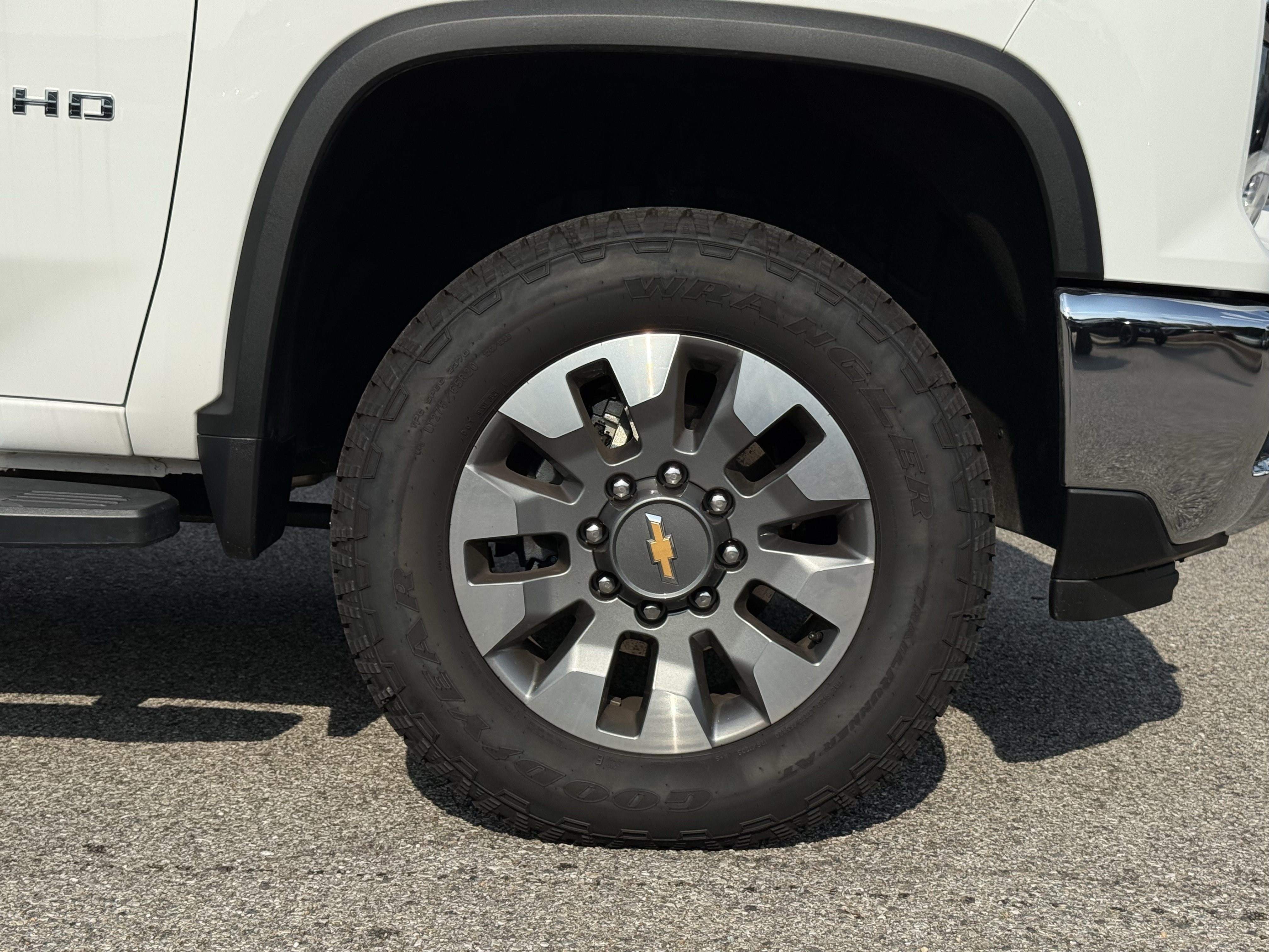 Used 2026 Chevrolet Silverado 2500 LT w/ Safety Package AWD/4WD image 13