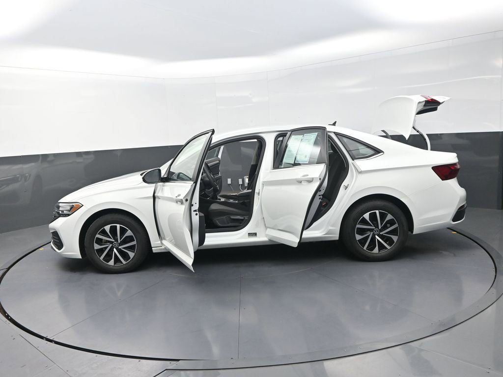 Used 2023 Volkswagen Jetta S image 33