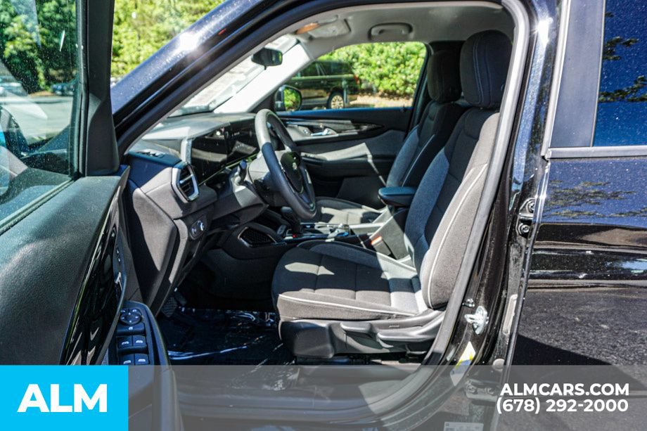 Used 2025 Chevrolet TrailBlazer LT FWD image 18