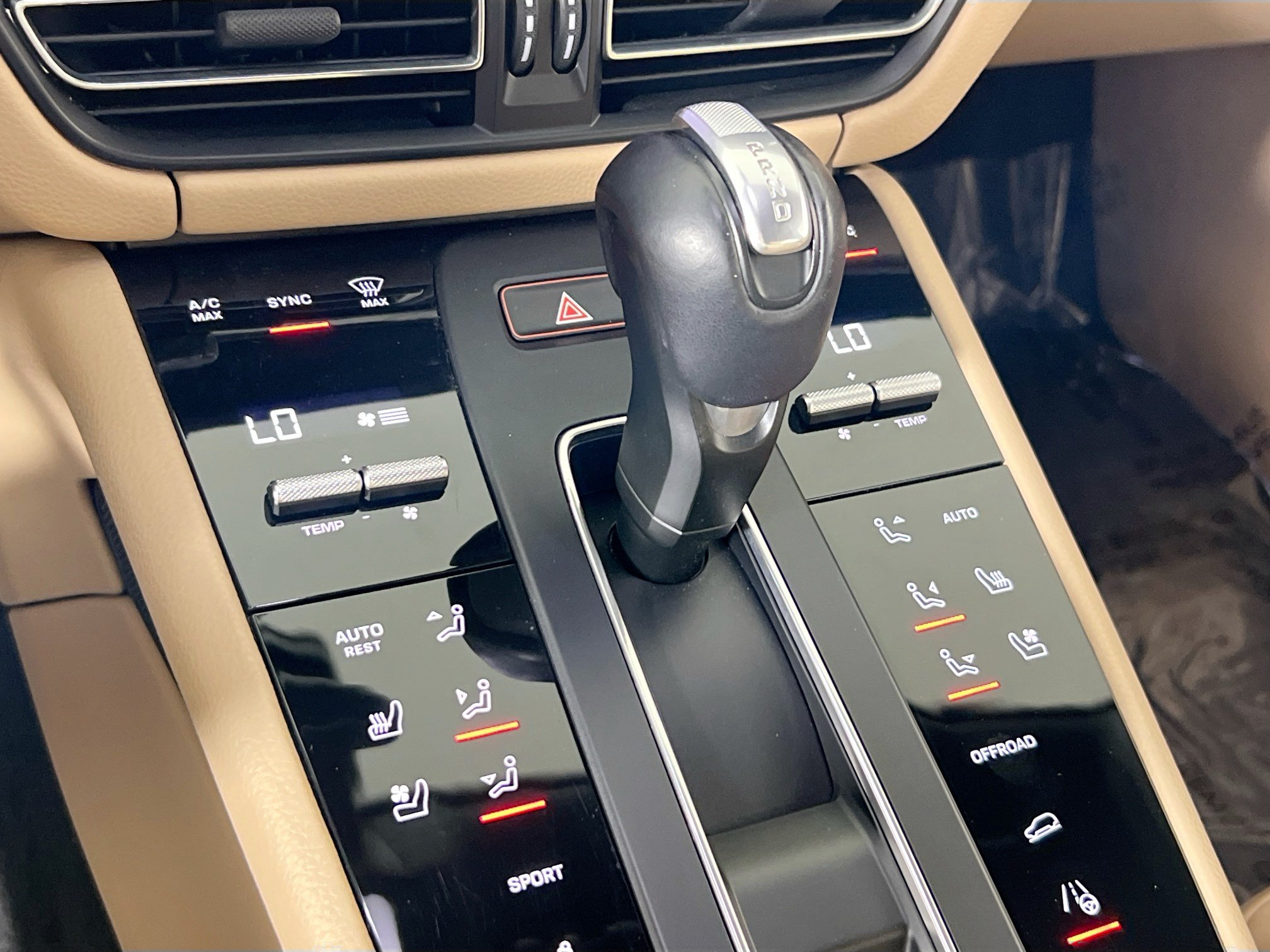 Used 2024 Porsche Macan AWD/4WD image 17