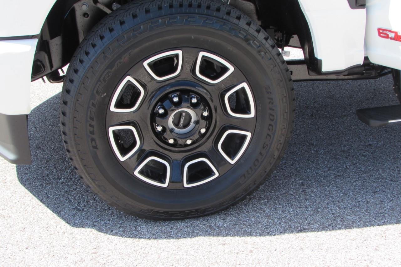 New 2025 Ford F250 Platinum image 11