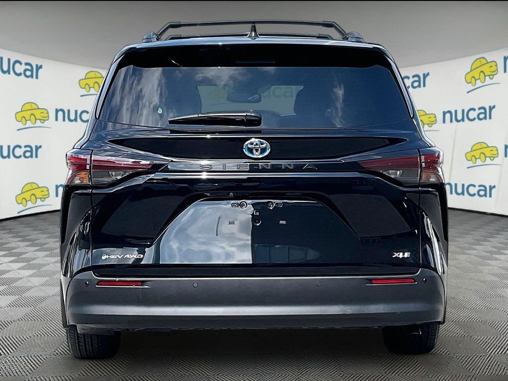 Used 2025 Toyota Sienna XLE w/ XLE Plus Package AWD/4WD image 5