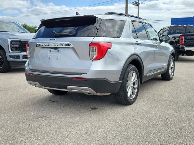 Certified 2022 Ford Explorer XLT w/ Equipment Group 202A image 6