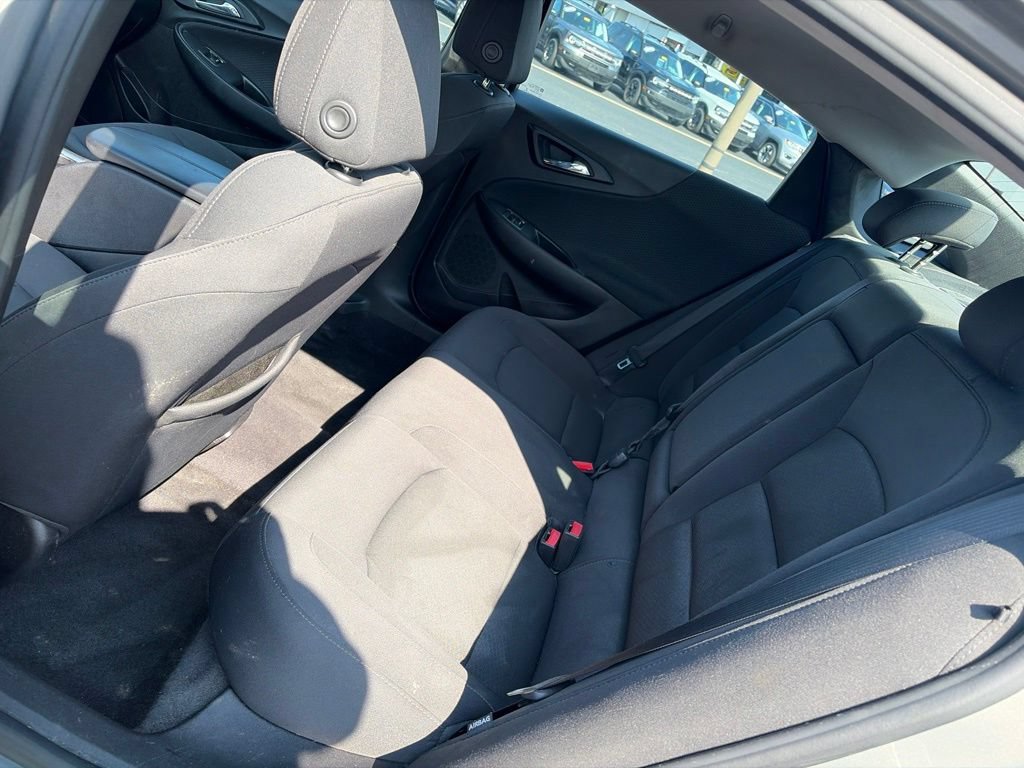 Used 2017 Chevrolet Malibu LT FWD image 10
