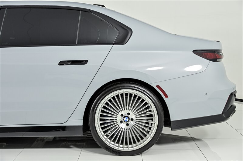 Used 2024 BMW 760i xDrive AWD/4WD image 11