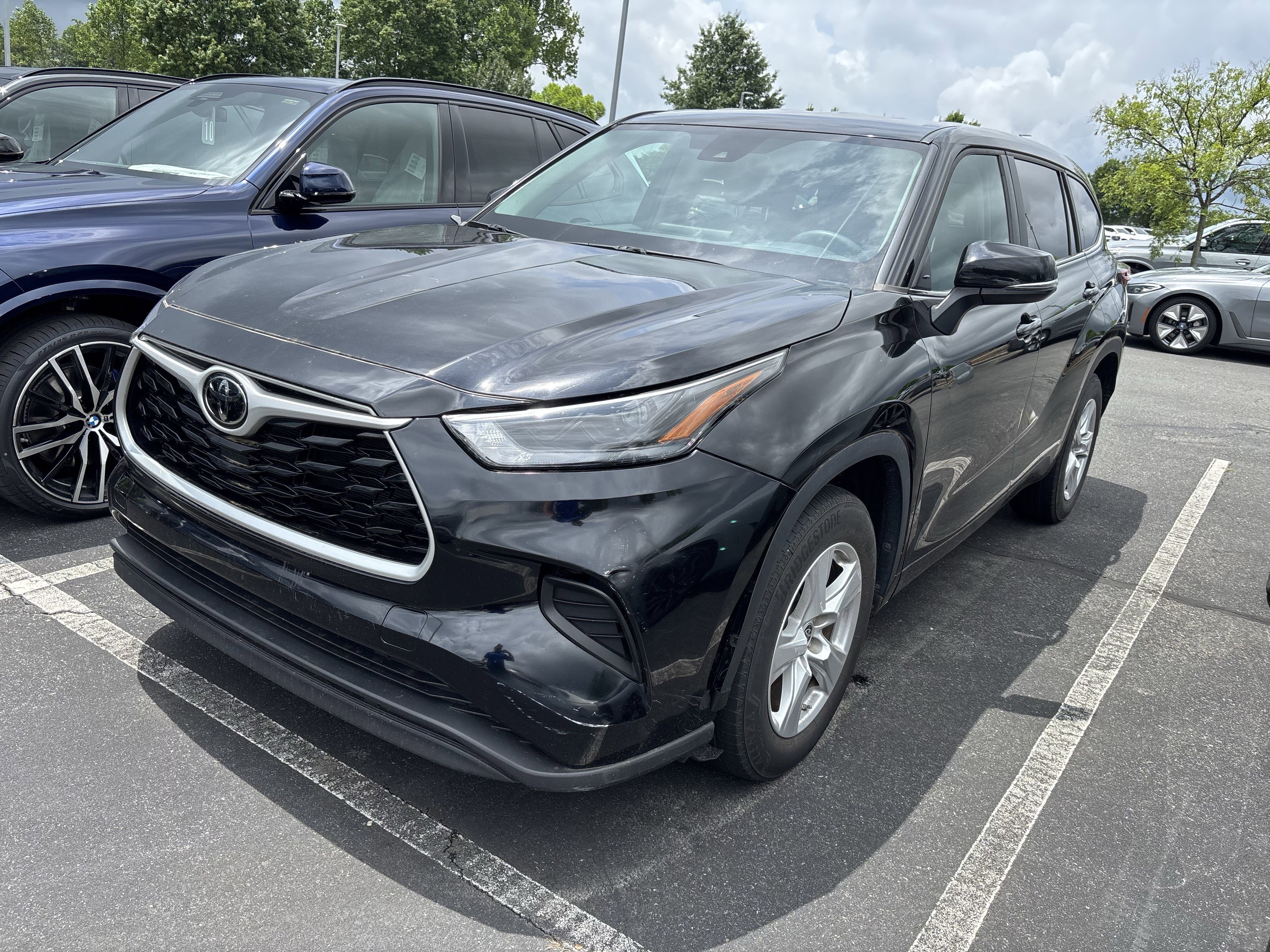 Used 2023 Toyota Highlander L FWD image 12