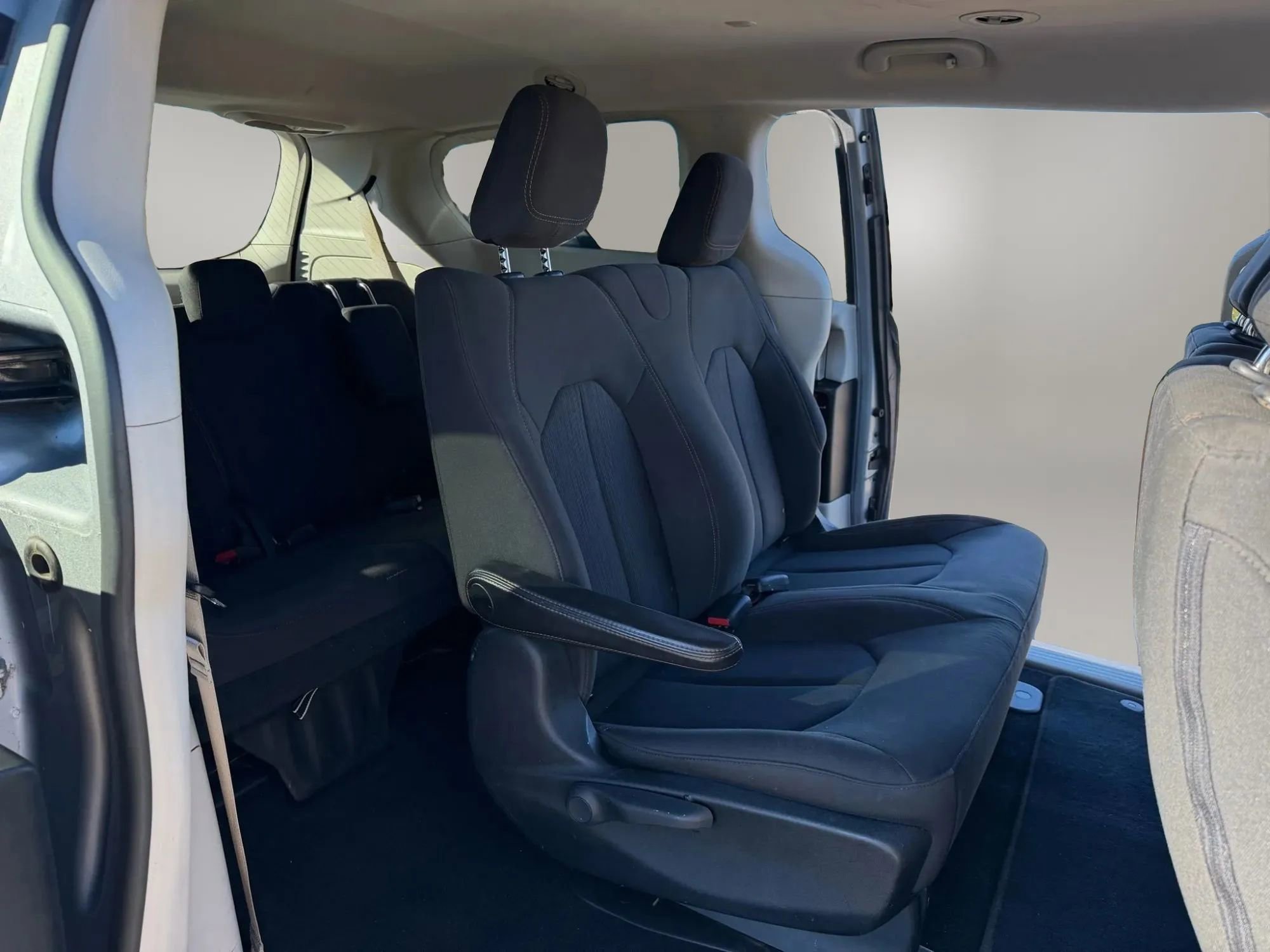Used 2018 Chrysler Pacifica L image 15