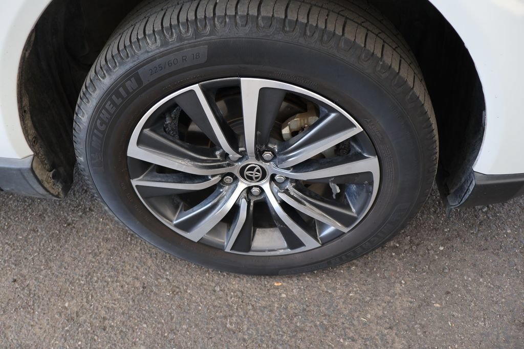 Used 2023 Toyota Venza LE AWD/4WD image 58