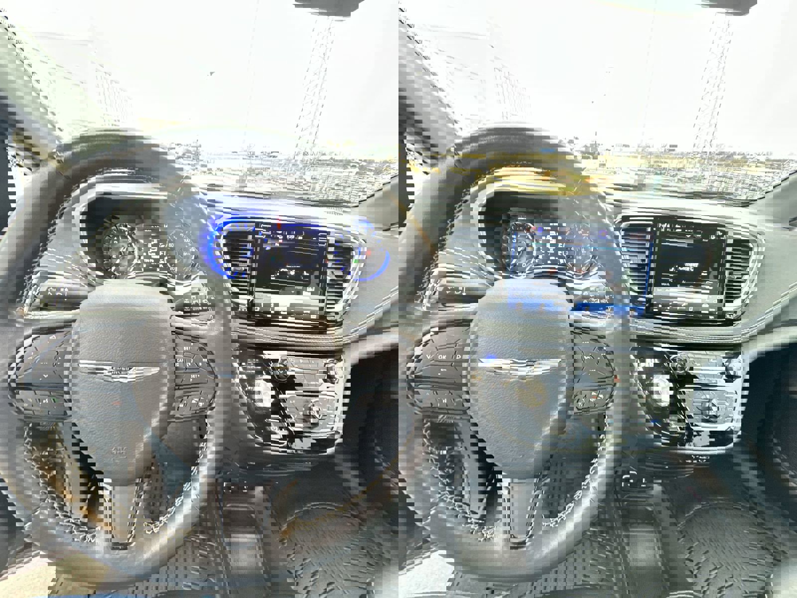 Used 2021 Chrysler Pacifica Touring-L w/ Uconnect Theater Family Group AWD/4WD image 11