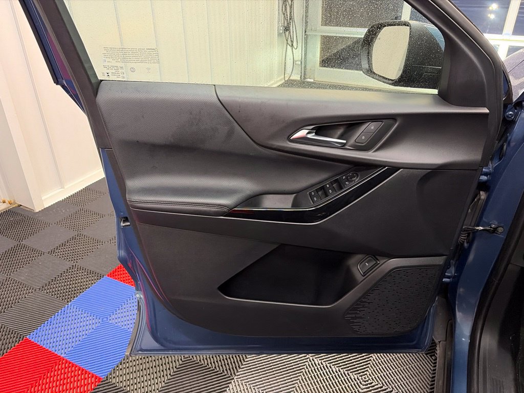 Used 2025 Chevrolet Equinox LT w/ Convenience Package II AWD/4WD image 11