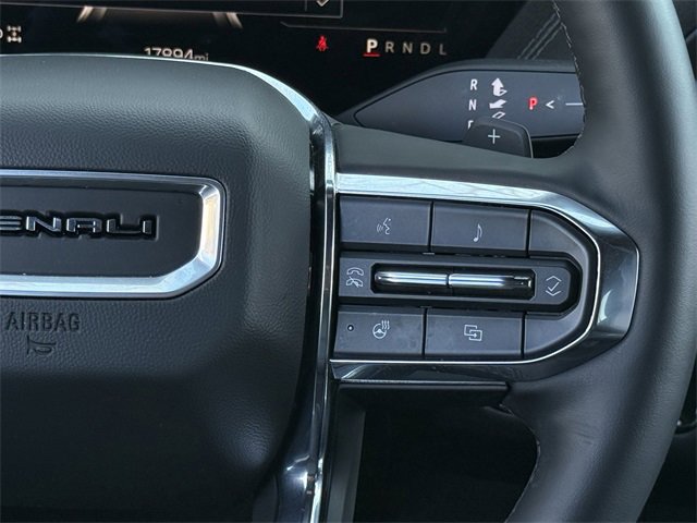 Used 2025 GMC Yukon XL Denali image 16