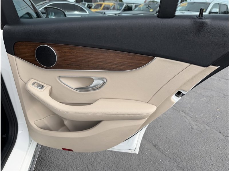 Used 2020 Mercedes-Benz C 300 Sedan image 25