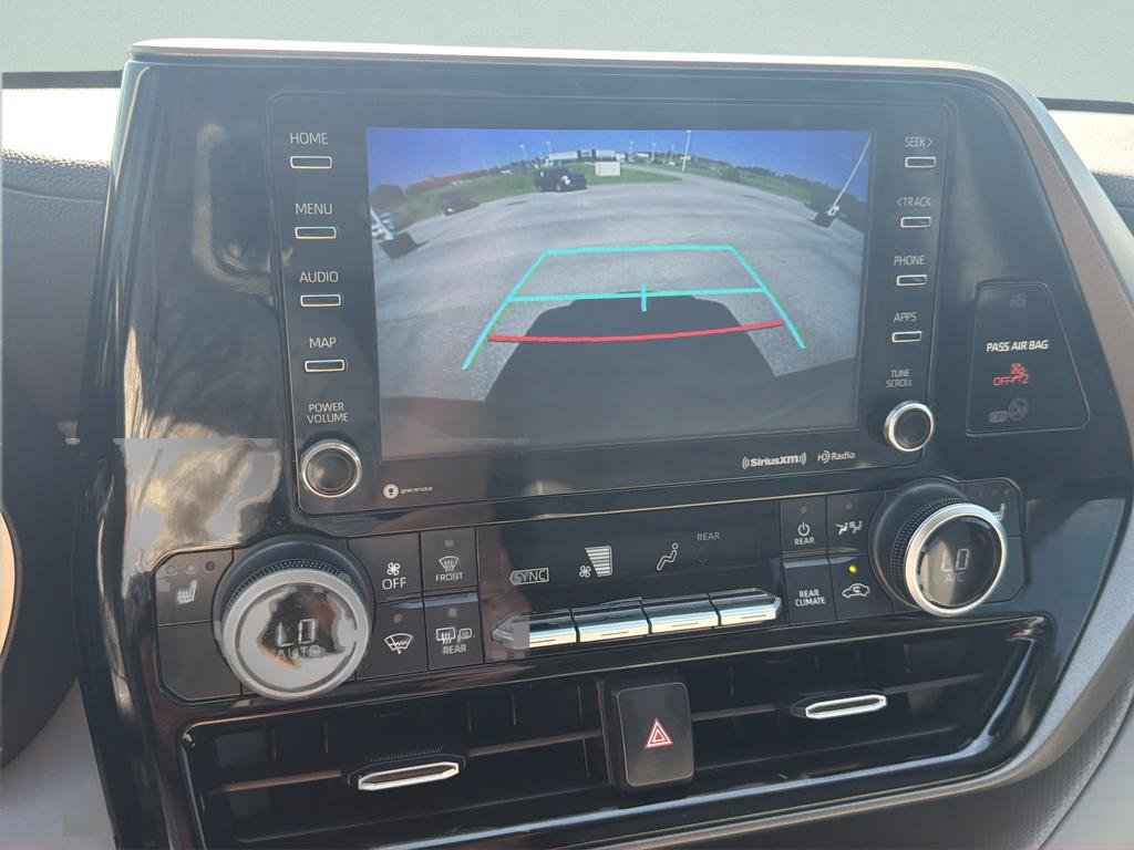 Used 2022 Toyota Highlander XLE FWD image 26