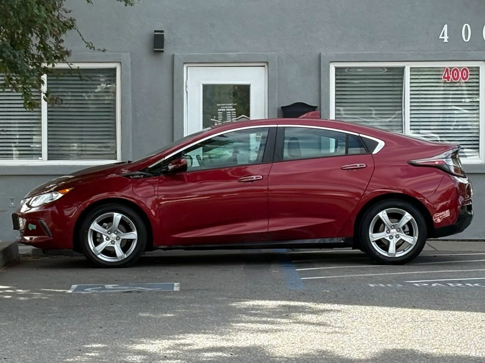 Used 2018 Chevrolet Volt LT w/ Comfort Package image 8