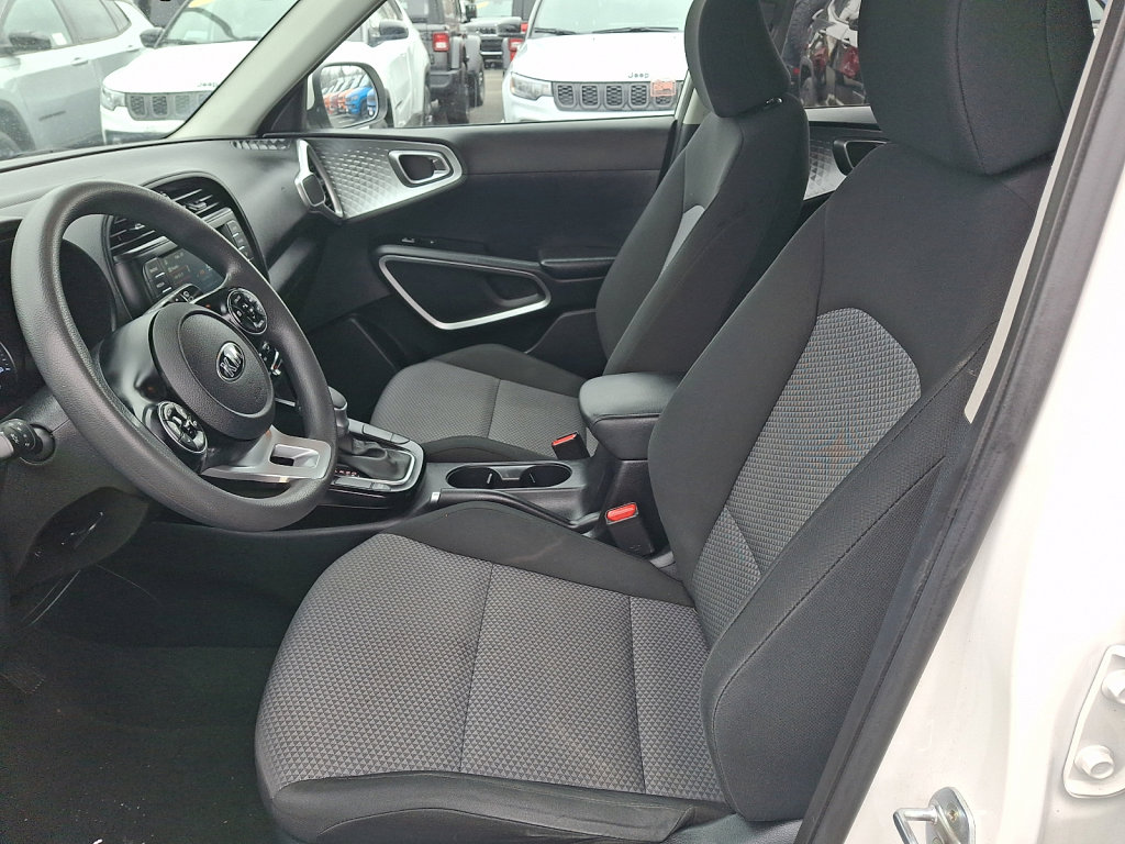 Used 2021 Kia Soul LX image 23