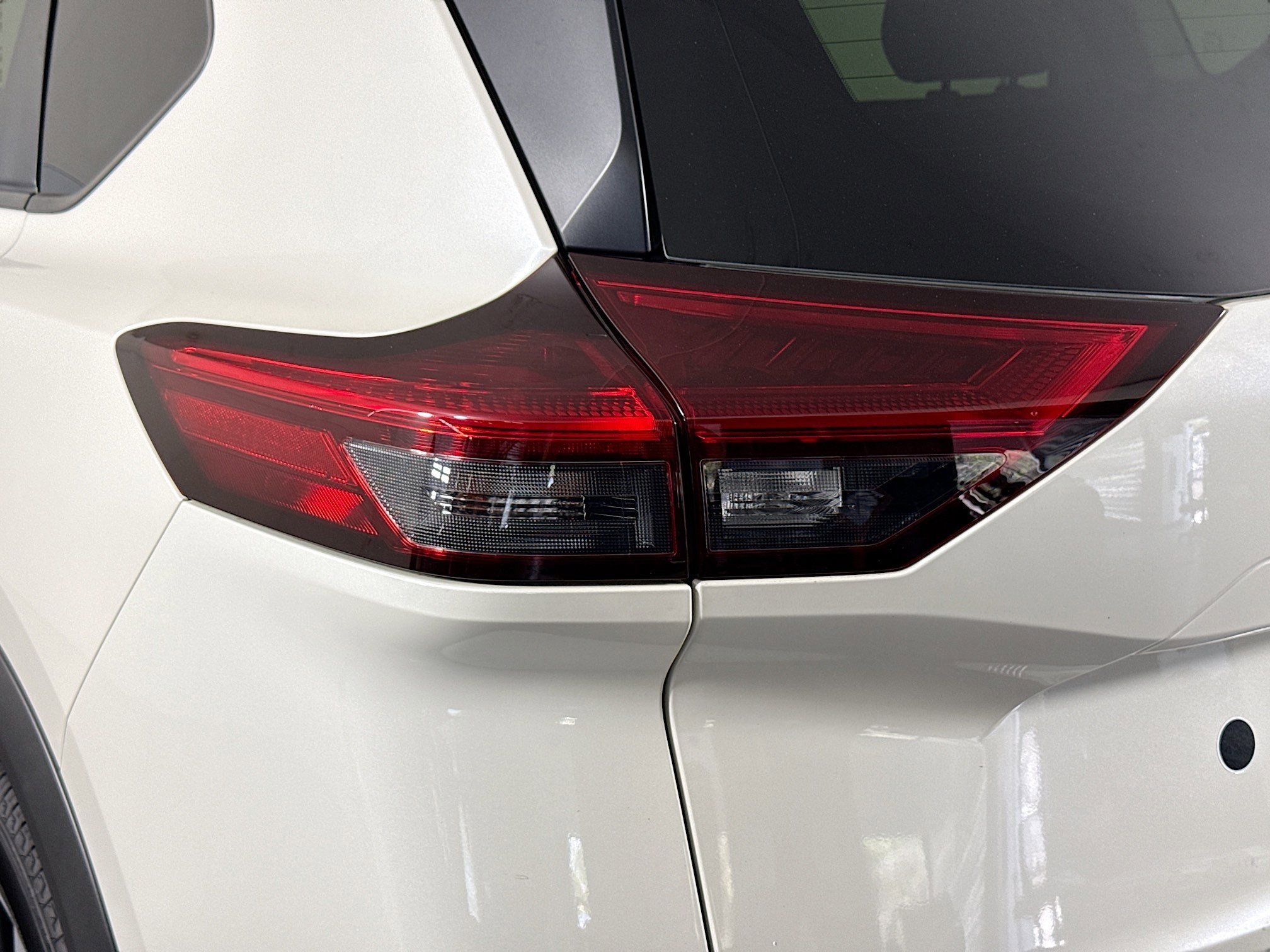 Used 2023 Nissan Rogue SV FWD image 36