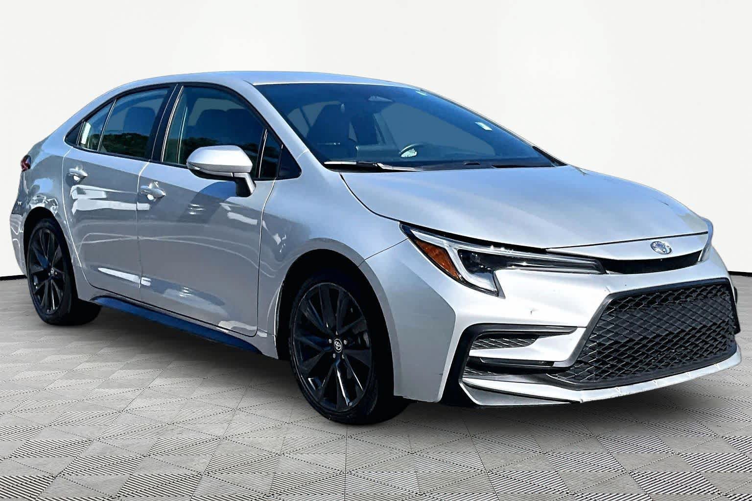 Certified 2025 Toyota Corolla SE FWD image 3