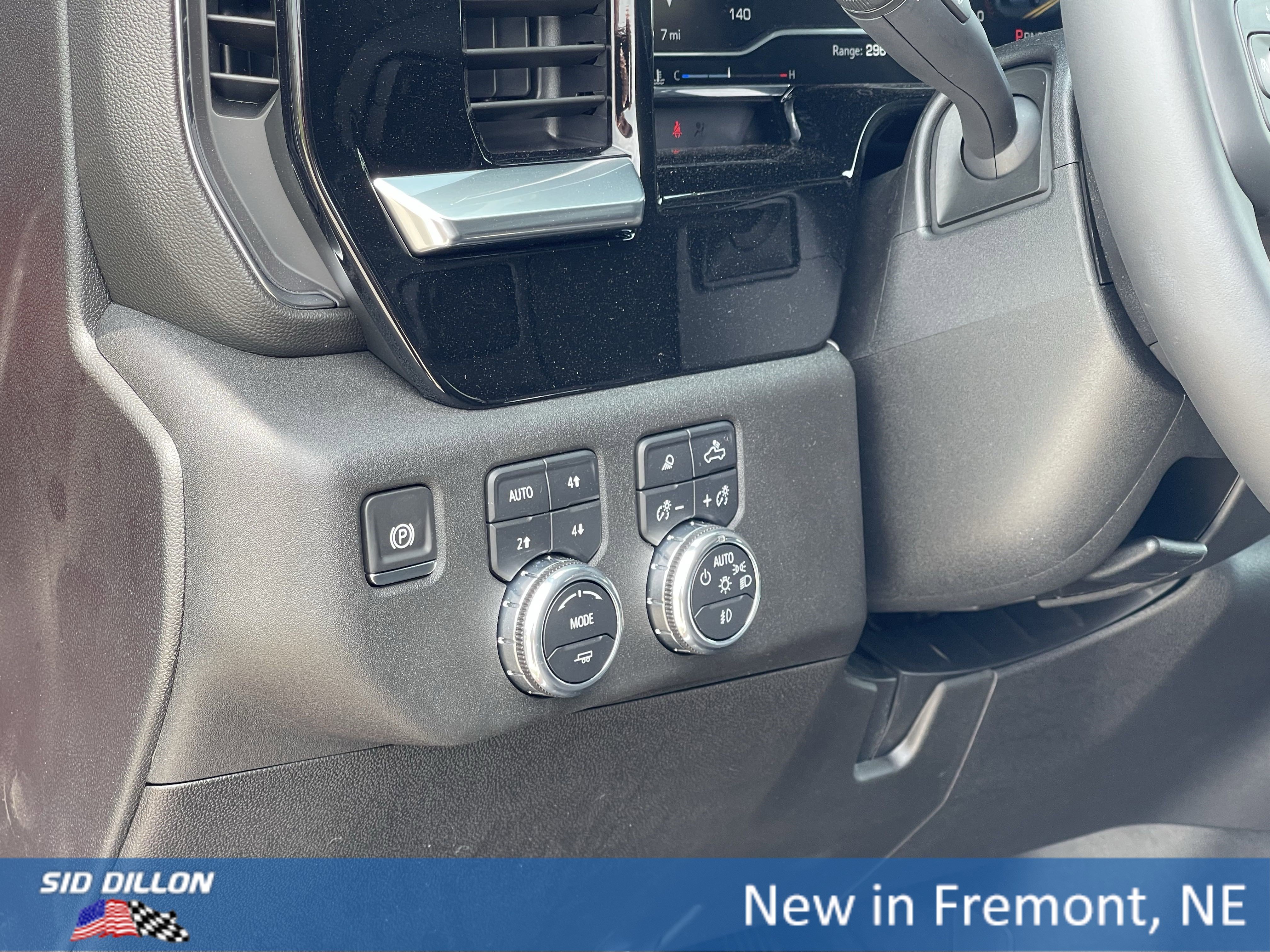 New 2025 GMC Sierra 2500 SLT w/ SLT Premium Package image 6