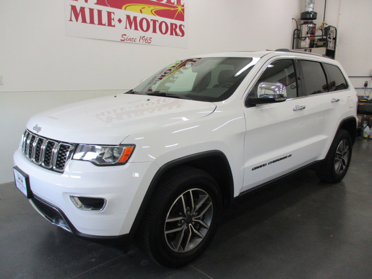 Used 2022 Jeep Grand Cherokee Limited image 3