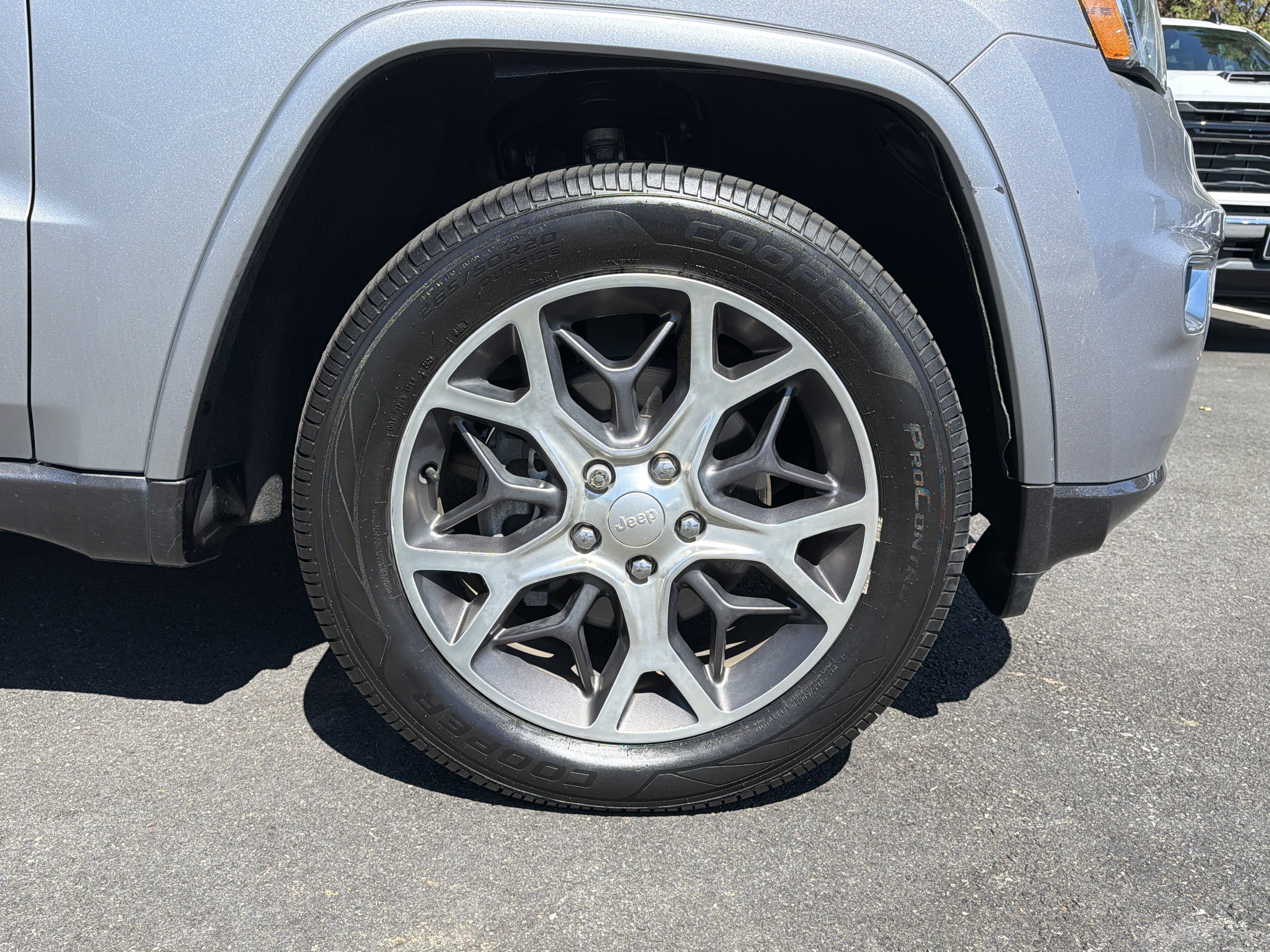 Used 2018 Jeep Grand Cherokee Limited AWD/4WD image 13