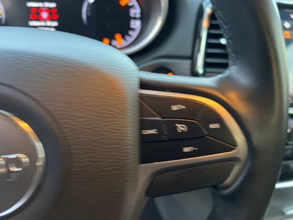 Used 2022 Jeep Grand Cherokee Laredo E image 17