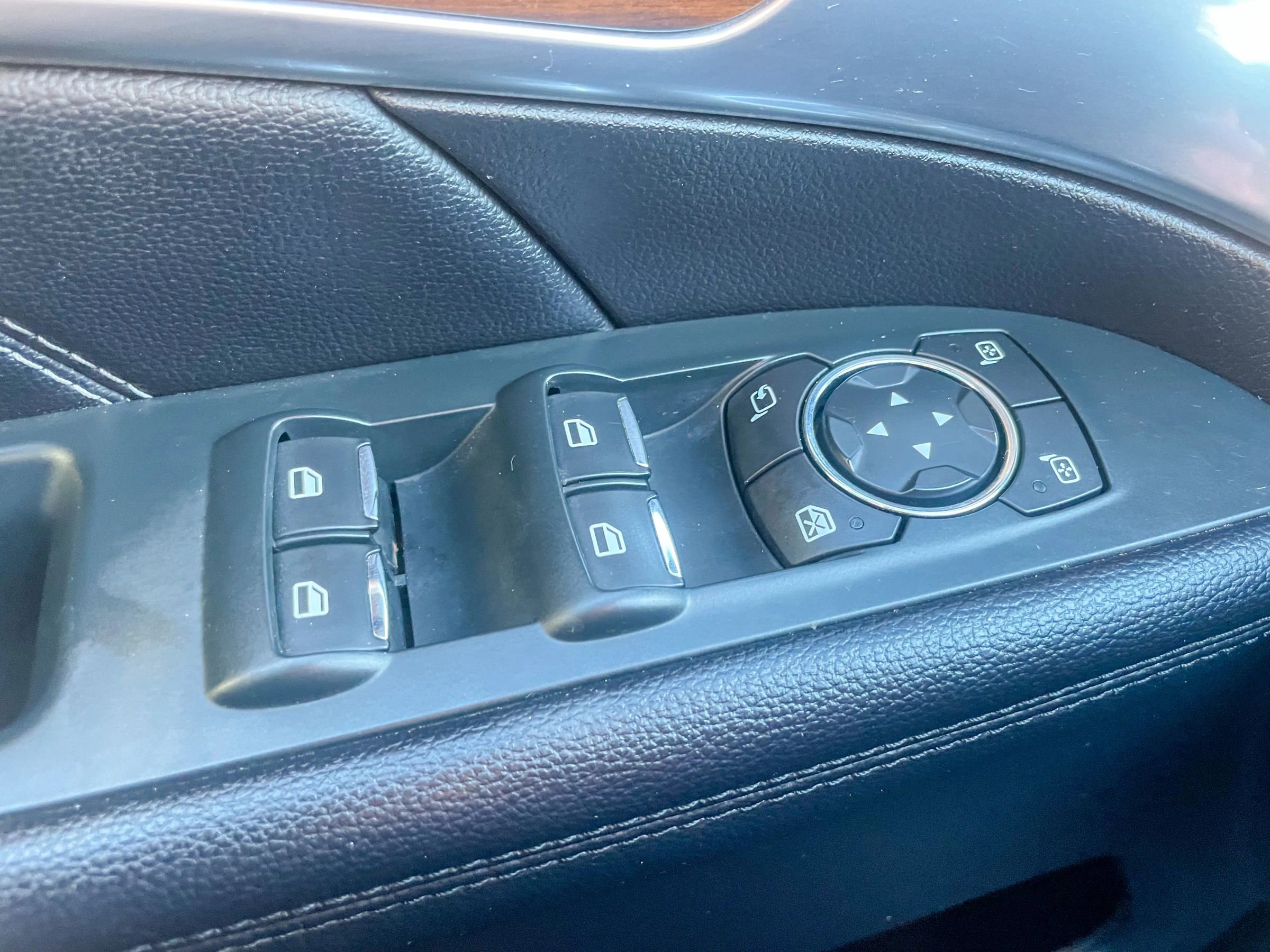 Used 2018 Ford Explorer Limited image 37