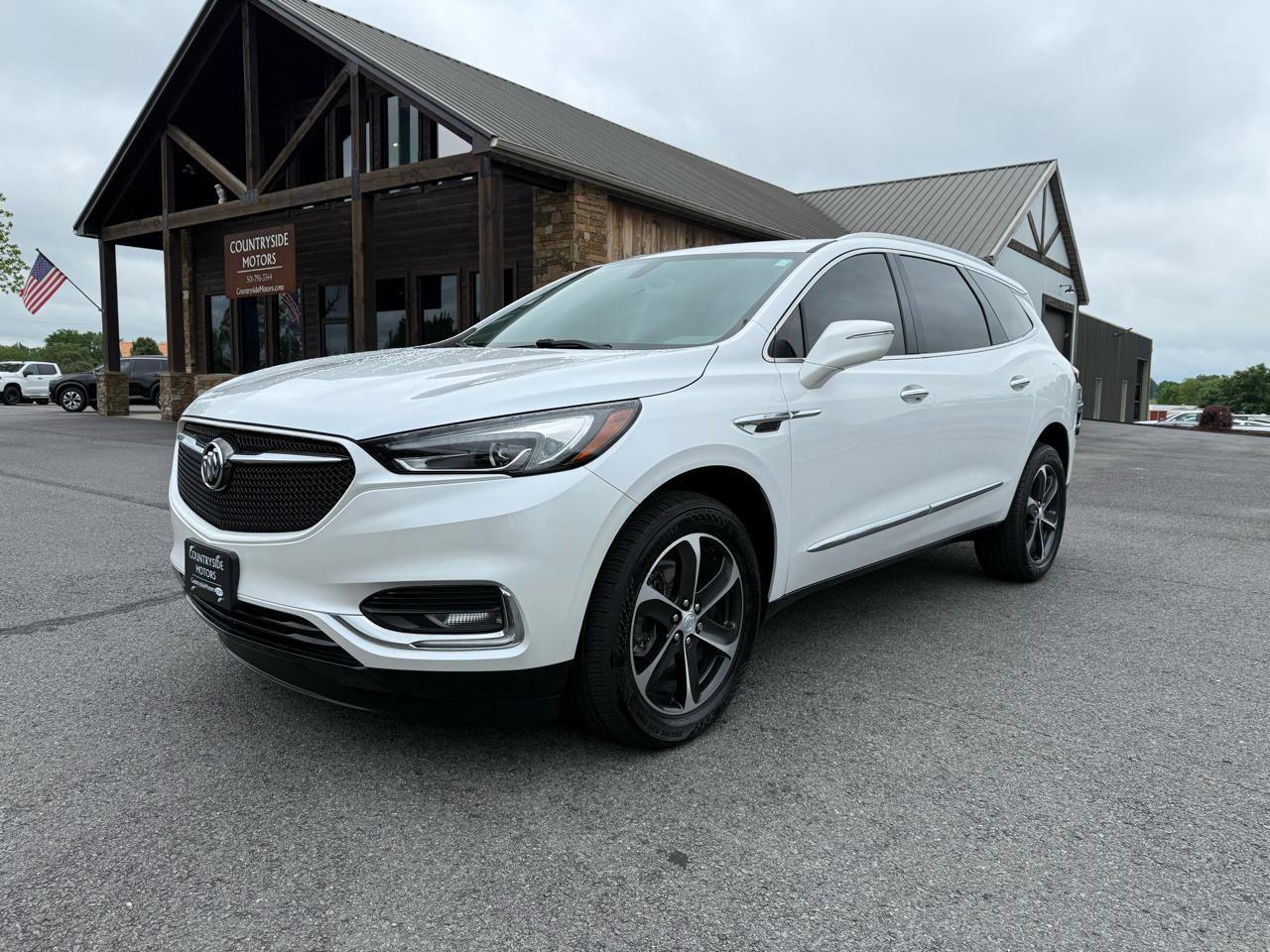 Used 2021 Buick Enclave Essence w/ Sport Touring Edition FWD image 2