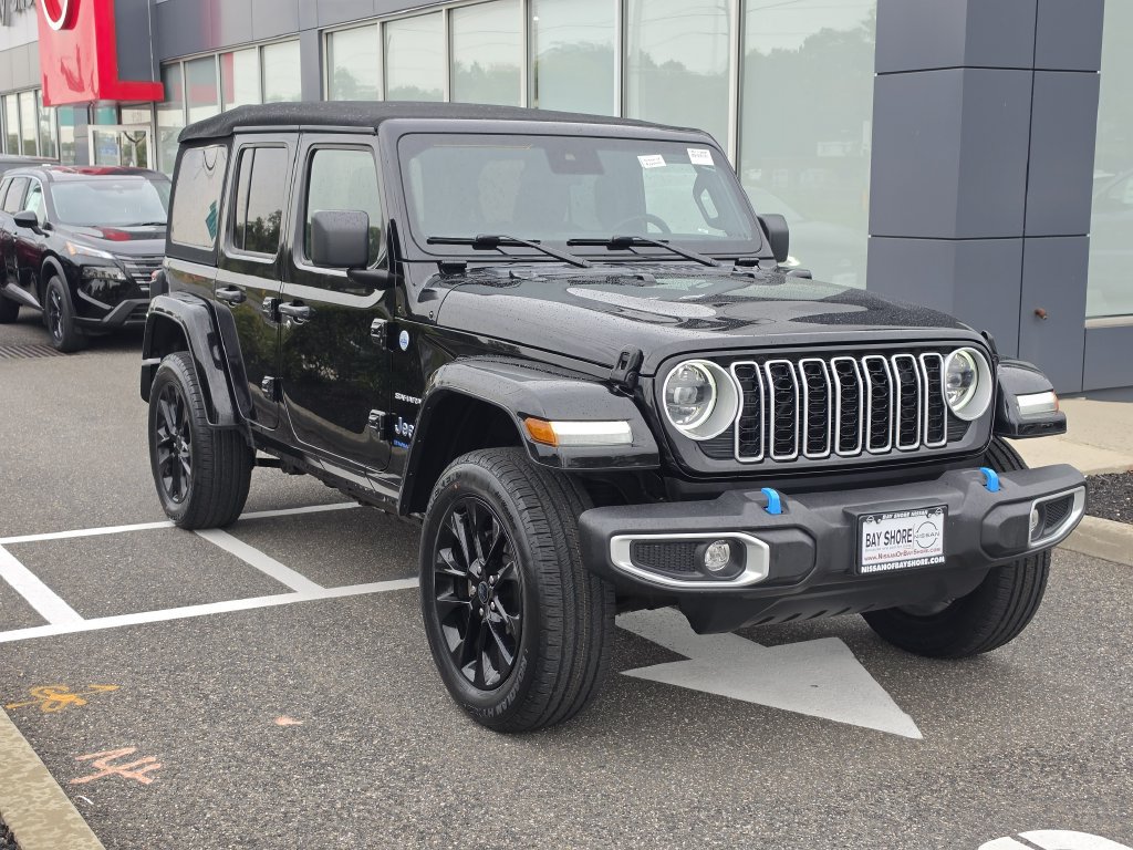 Used 2024 Jeep Wrangler Unlimited Sahara AWD/4WD image 2