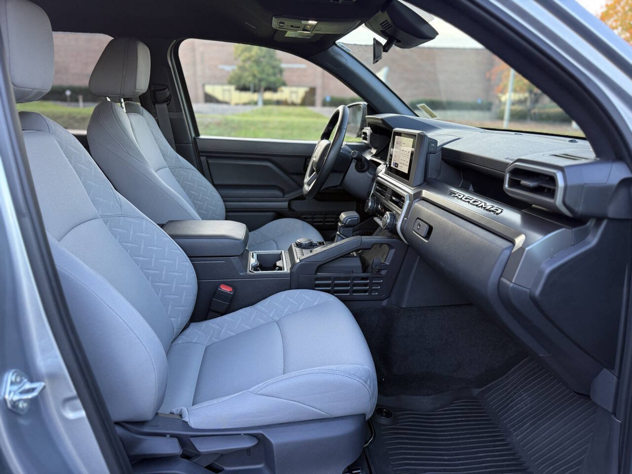 Used 2025 Toyota Tacoma SR5 AWD/4WD image 15