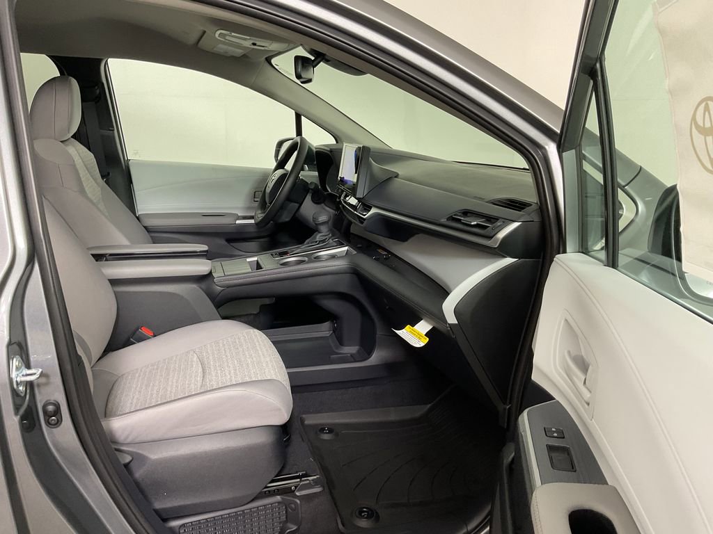 New 2026 Toyota Sienna LE image 22