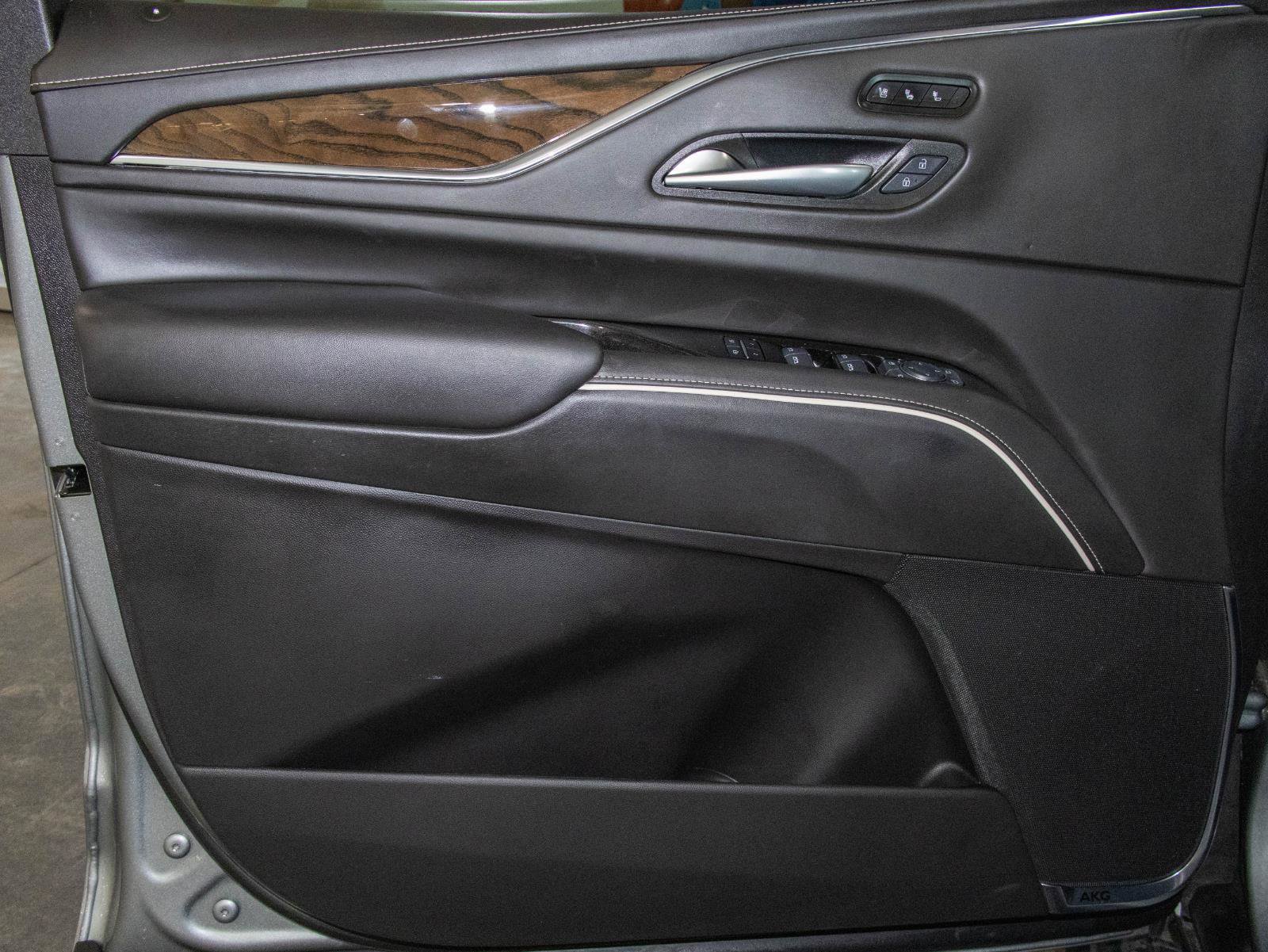 Used 2024 Cadillac Escalade Sport Platinum w/ LPO, ONYX Package image 2