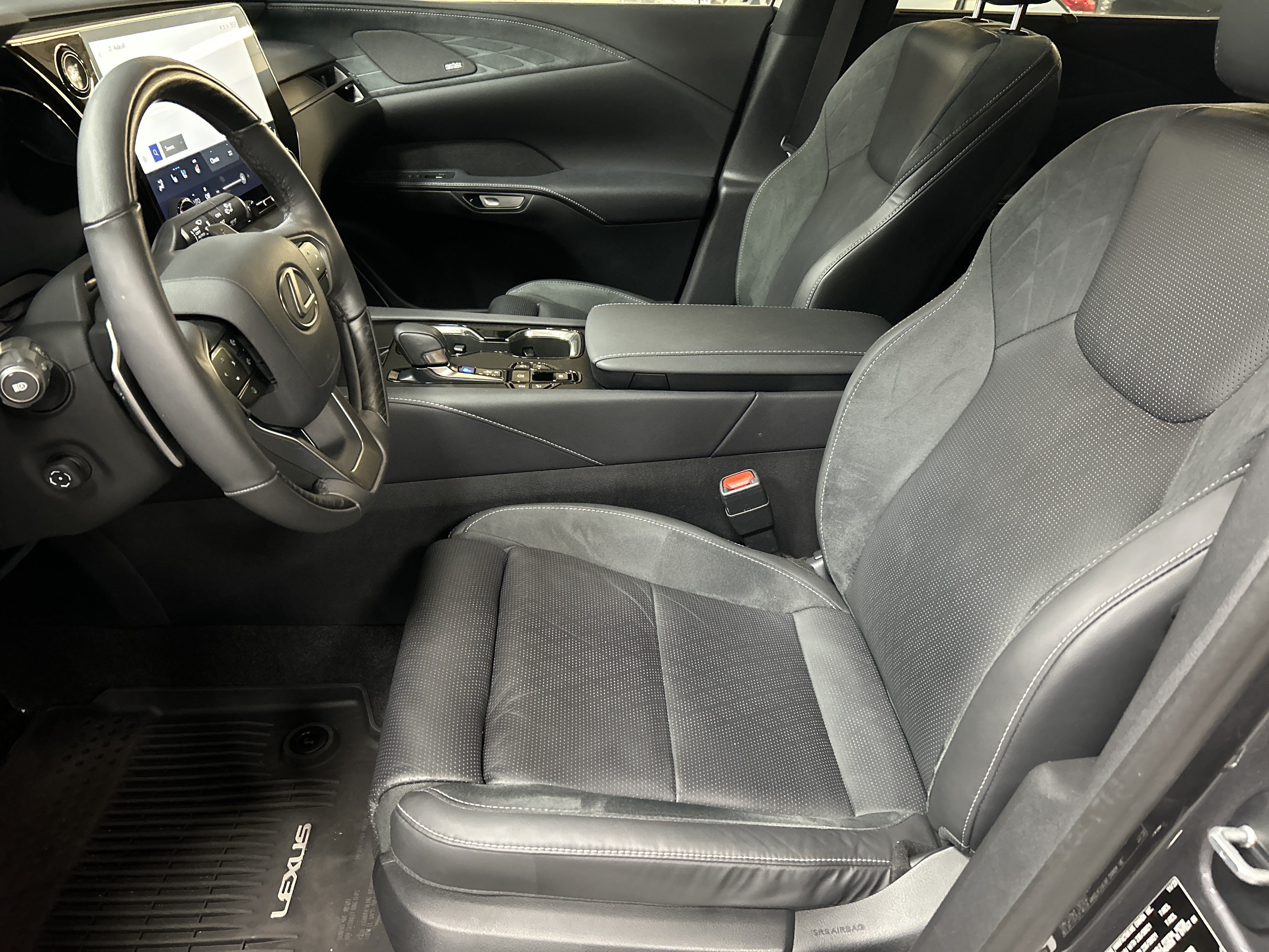 Used 2024 Lexus RX 350 AWD w/ Convenience Package image 16