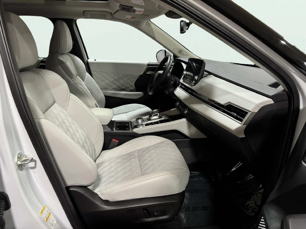 Used 2024 Mitsubishi Outlander SEL AWD/4WD image 27