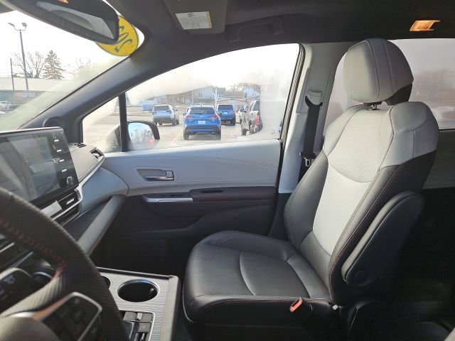 Used 2023 Toyota Sienna XSE w/ XSE Plus Package image 34