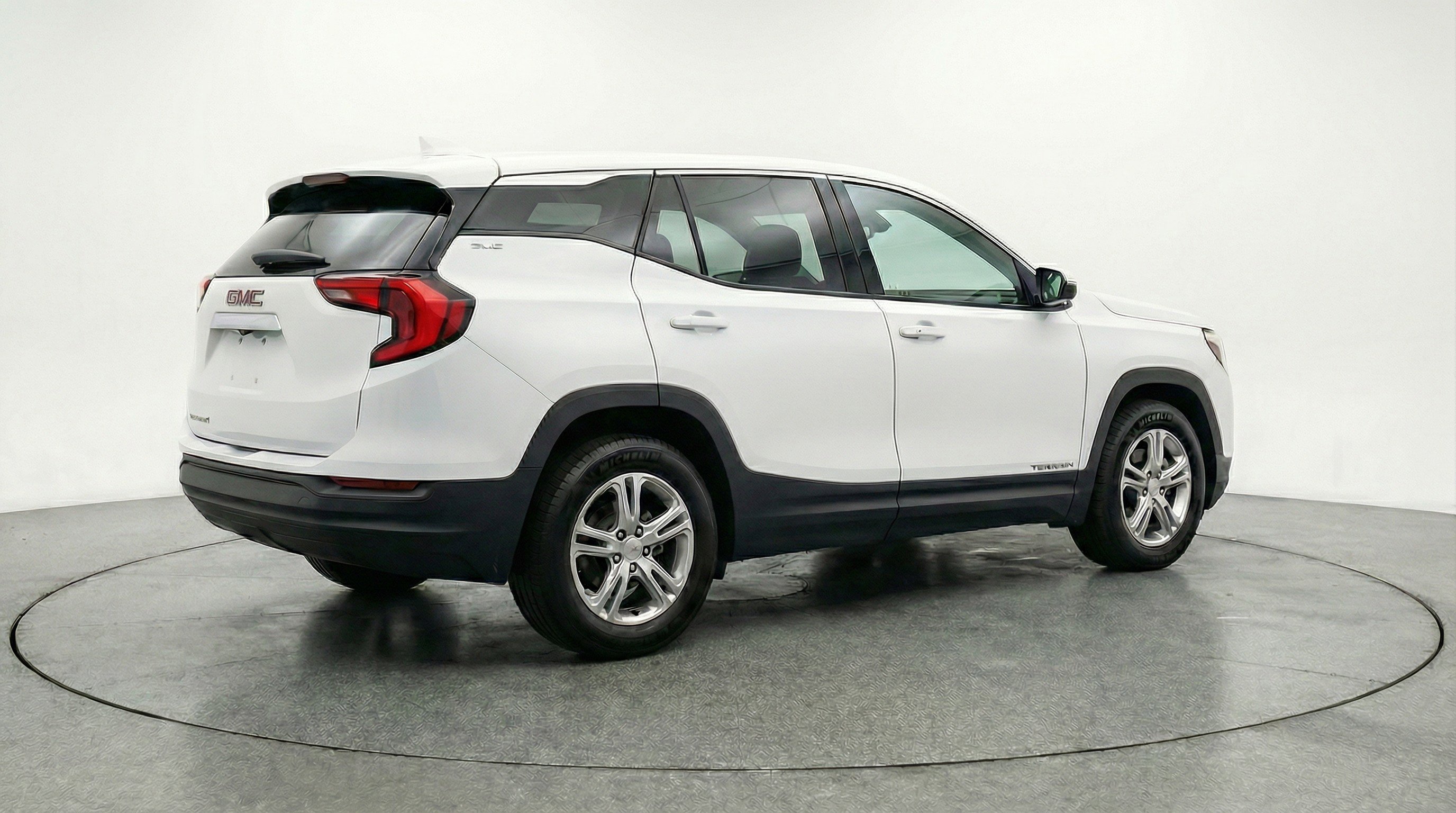 Used 2024 GMC Terrain SLE image 9