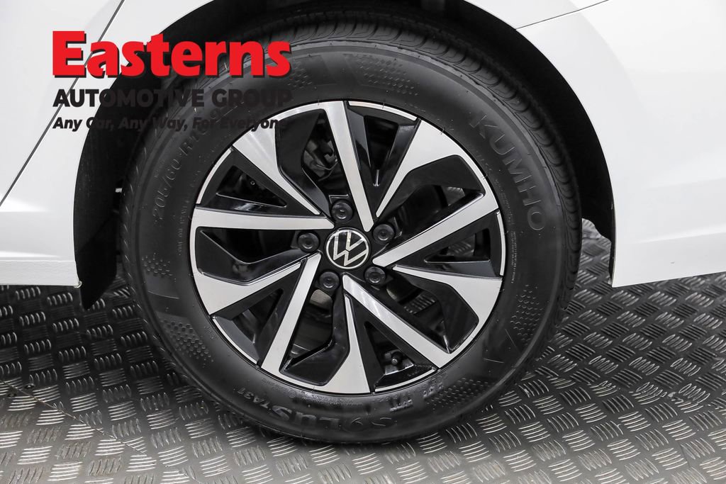 Used 2025 Volkswagen Jetta S image 32