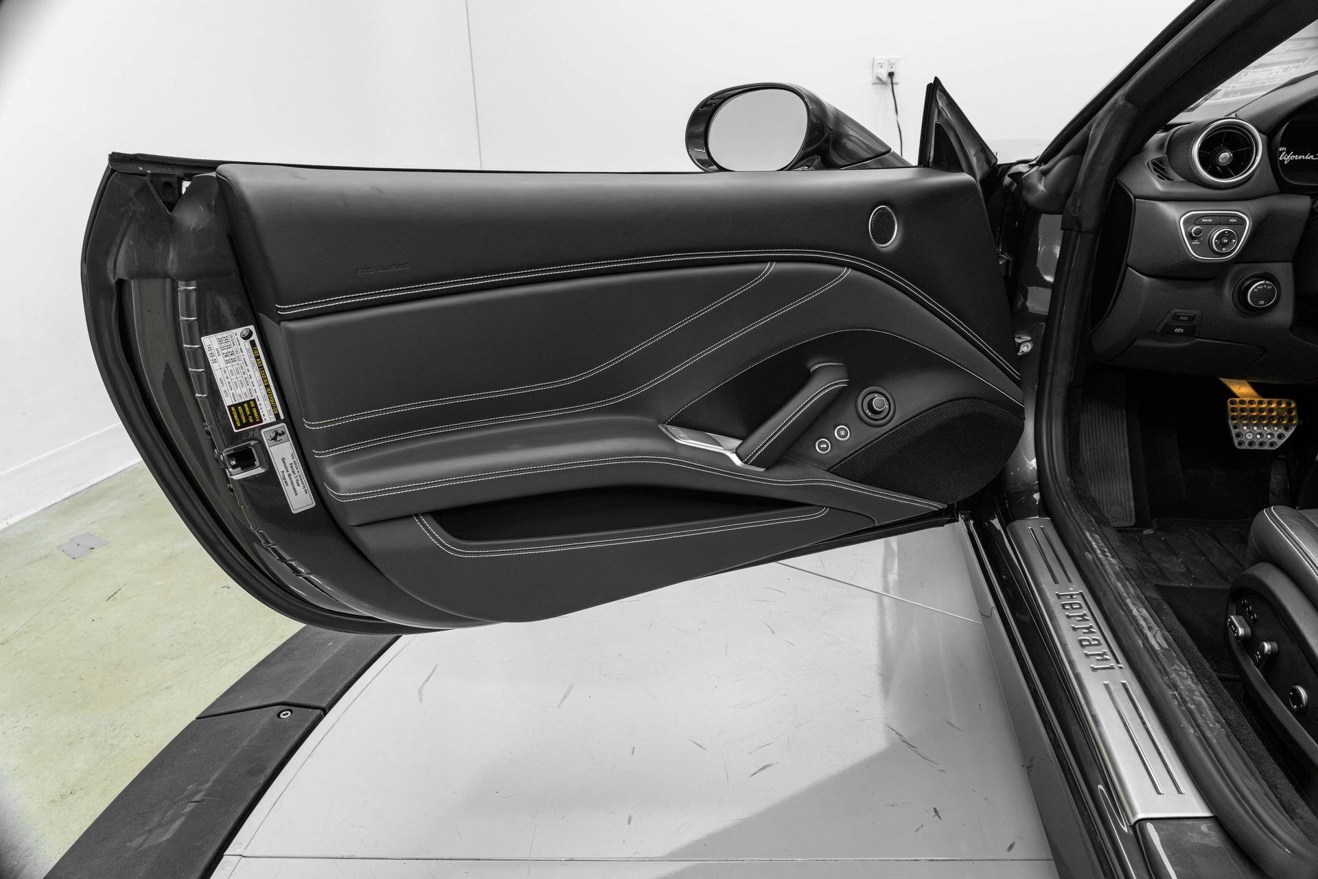 Certified 2016 Ferrari California T RWD image 19