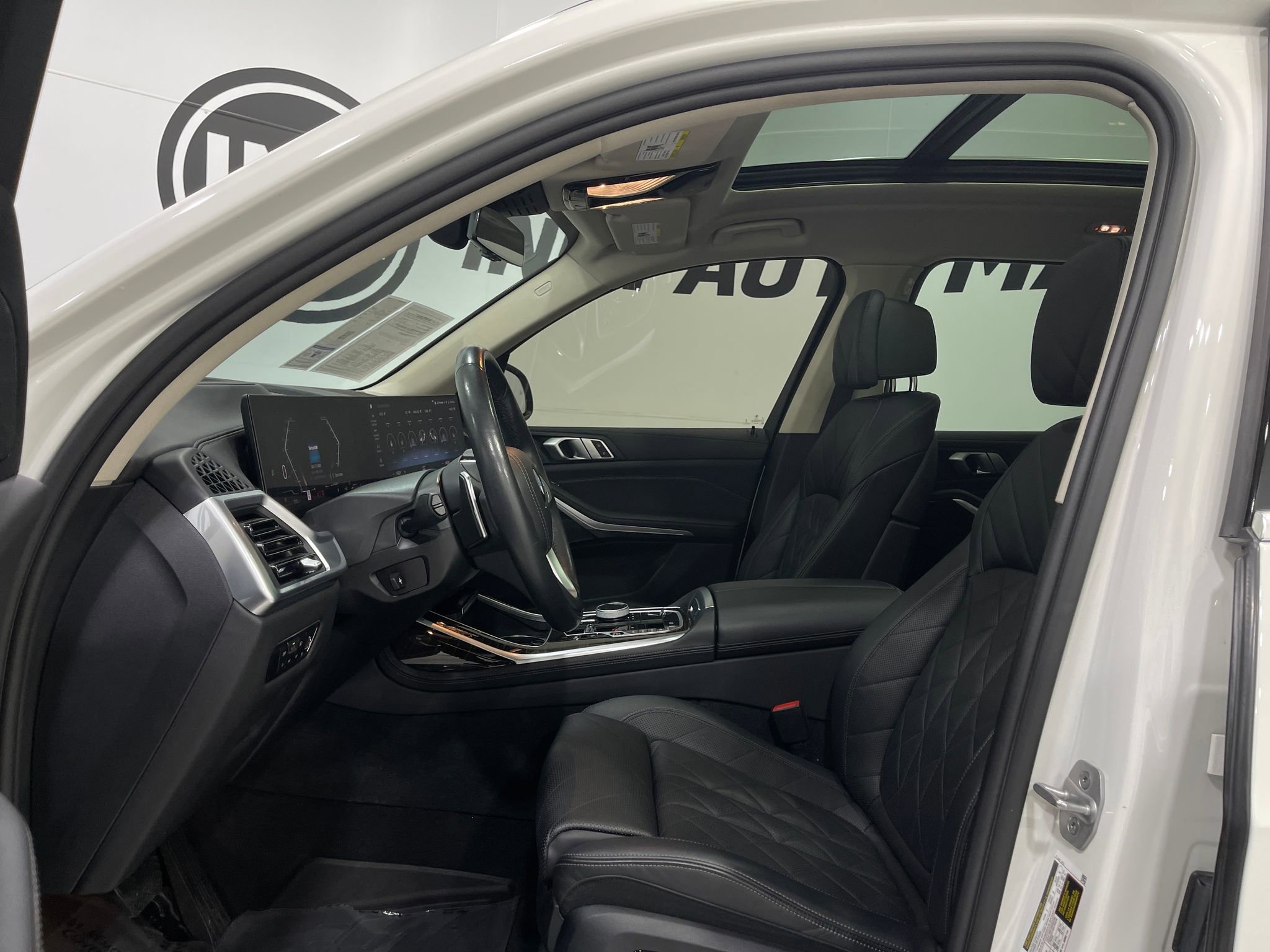 Used 2023 BMW X7 xDrive40i w/ Parking Assistance Package image 12