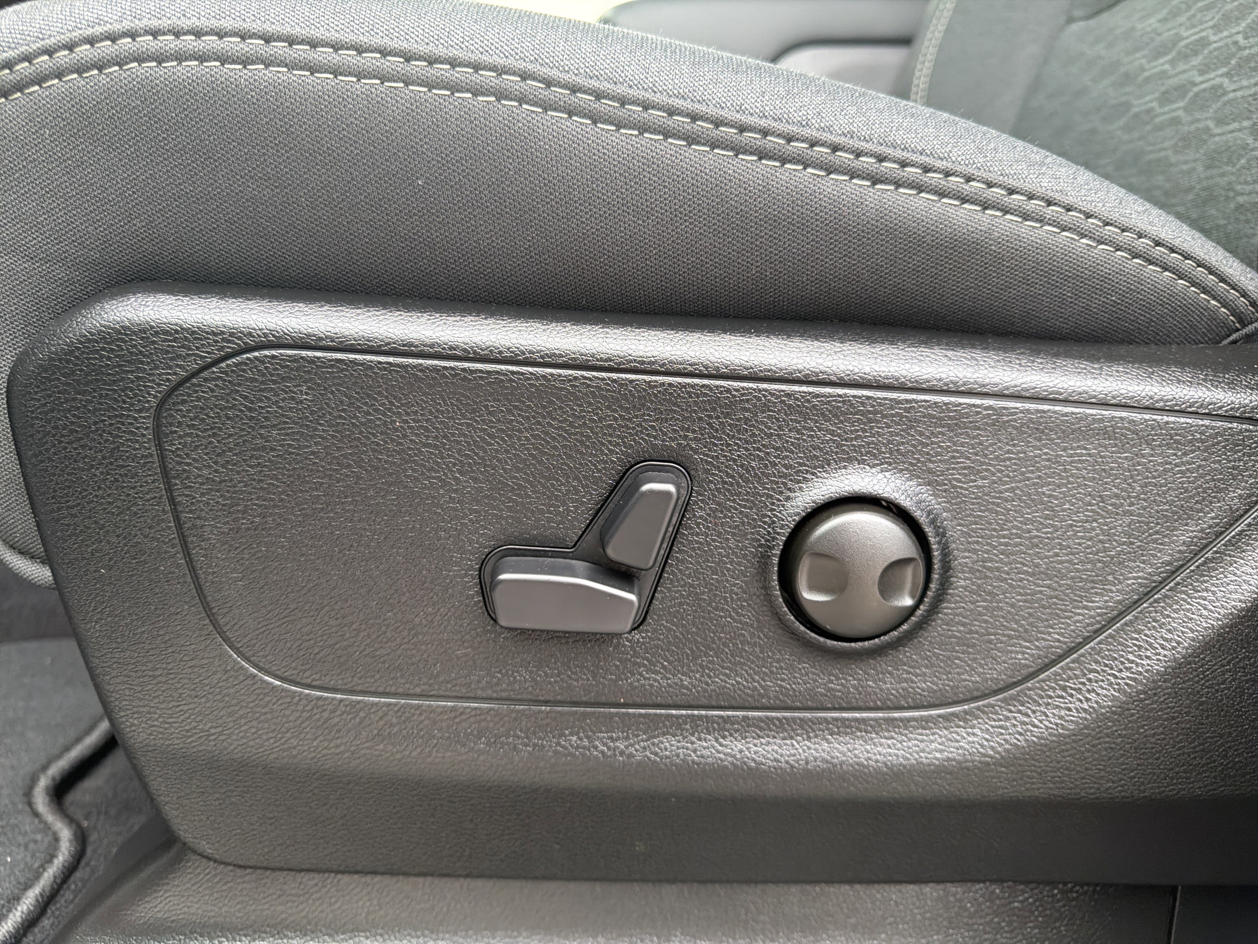 New 2026 RAM 1500 4x4 Crew Cab image 11