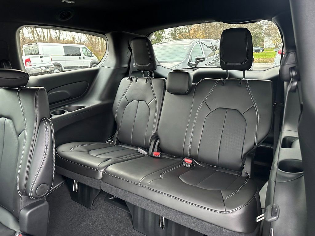 New 2026 Chrysler Pacifica Select image 14