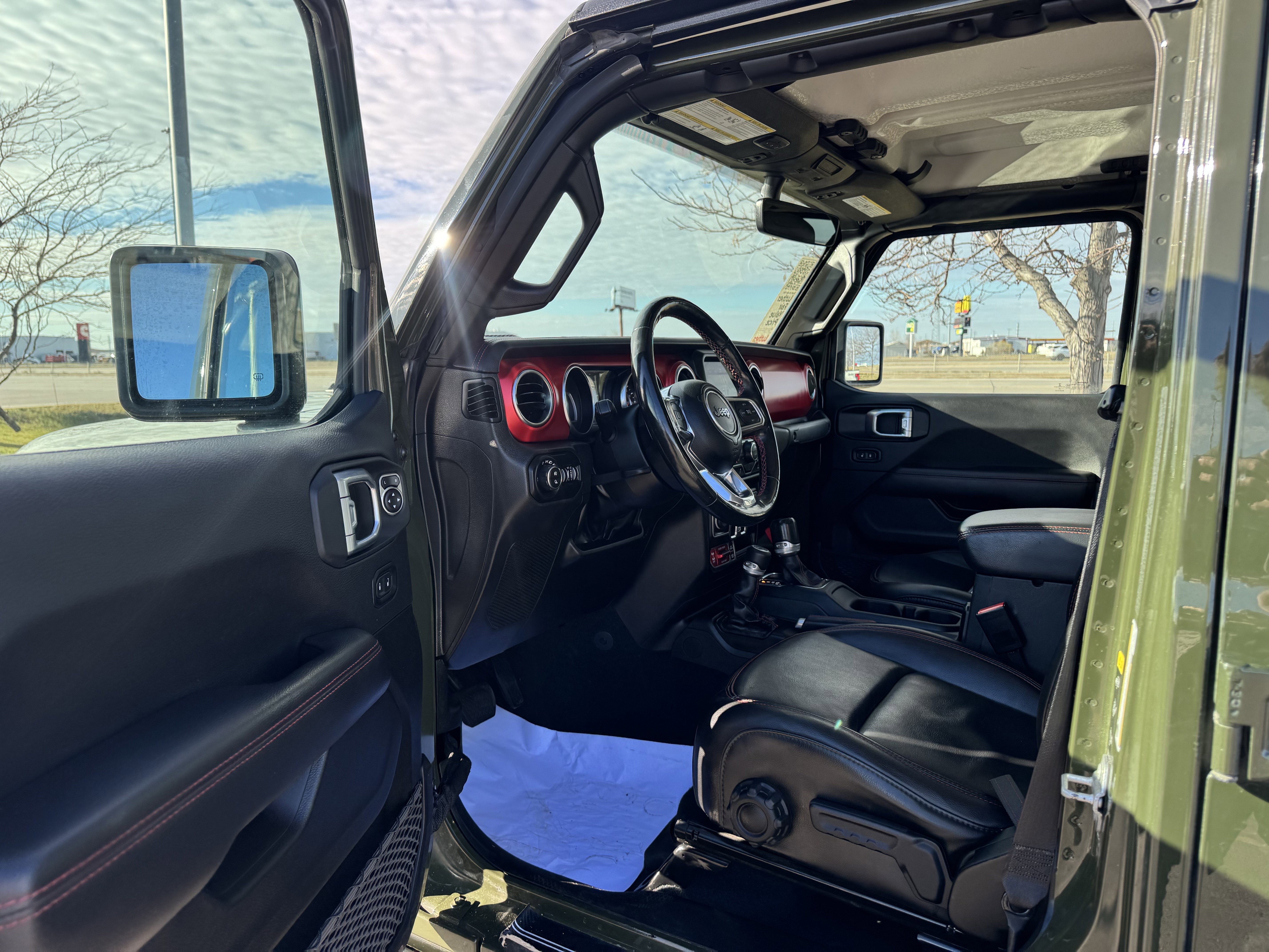 Used 2022 Jeep Gladiator Rubicon w/ Cold Weather Group image 18