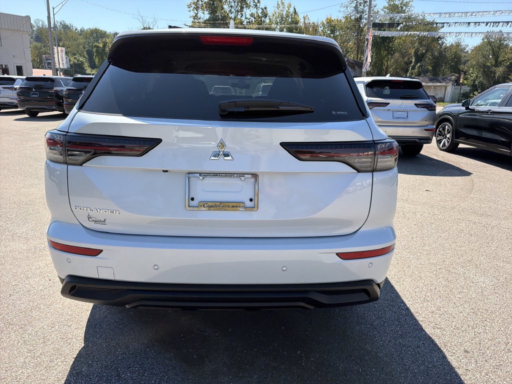New 2026 Mitsubishi Outlander ES AWD/4WD image 3