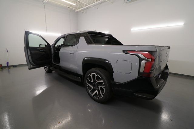 New 2025 Chevrolet Silverado EV RST image 6