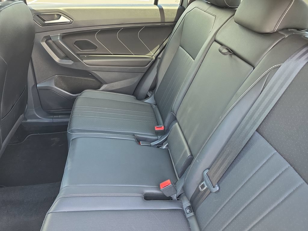 Used 2023 Volkswagen Tiguan SE AWD/4WD image 18