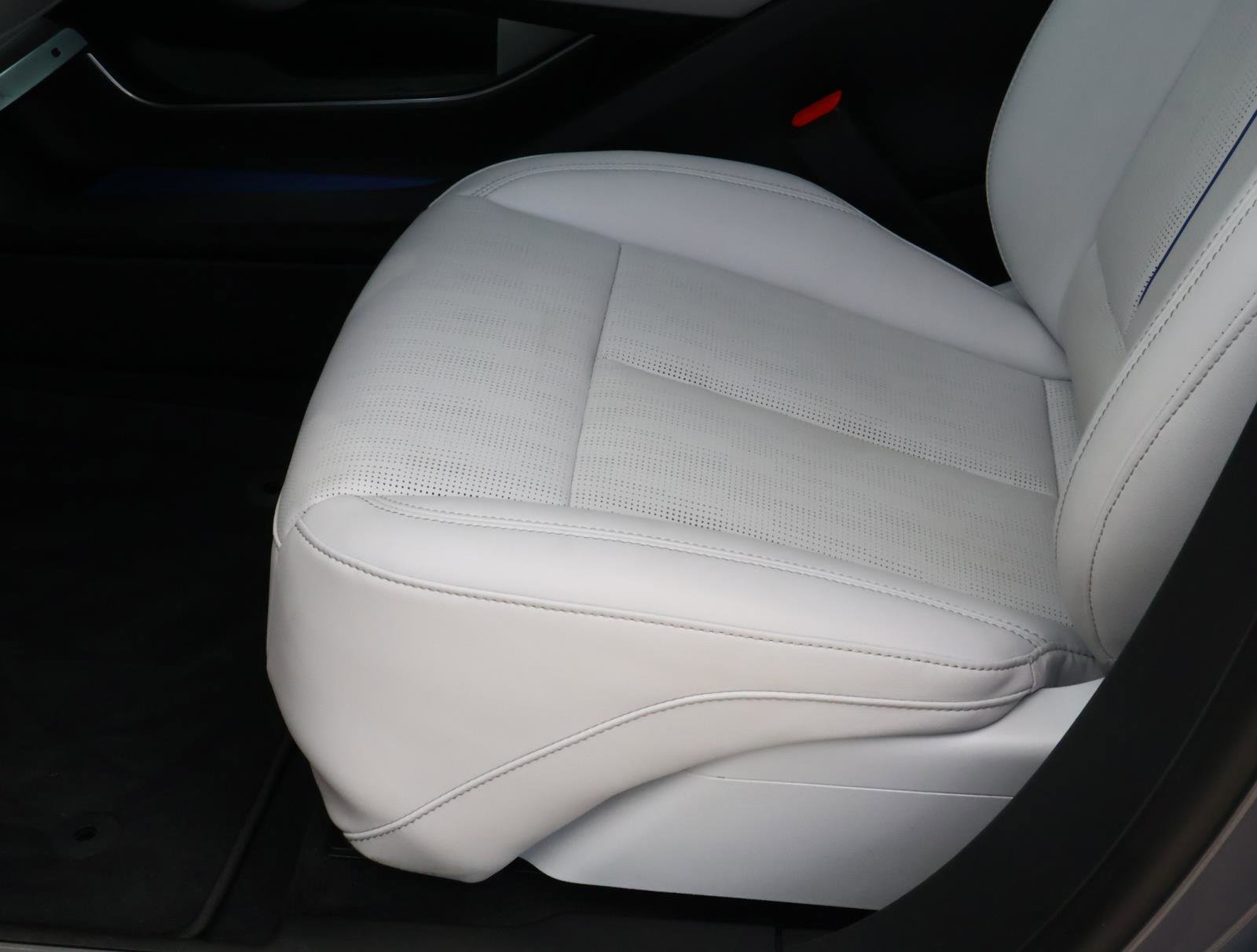 Certified 2024 Cadillac Lyriq Sport RWD image 19